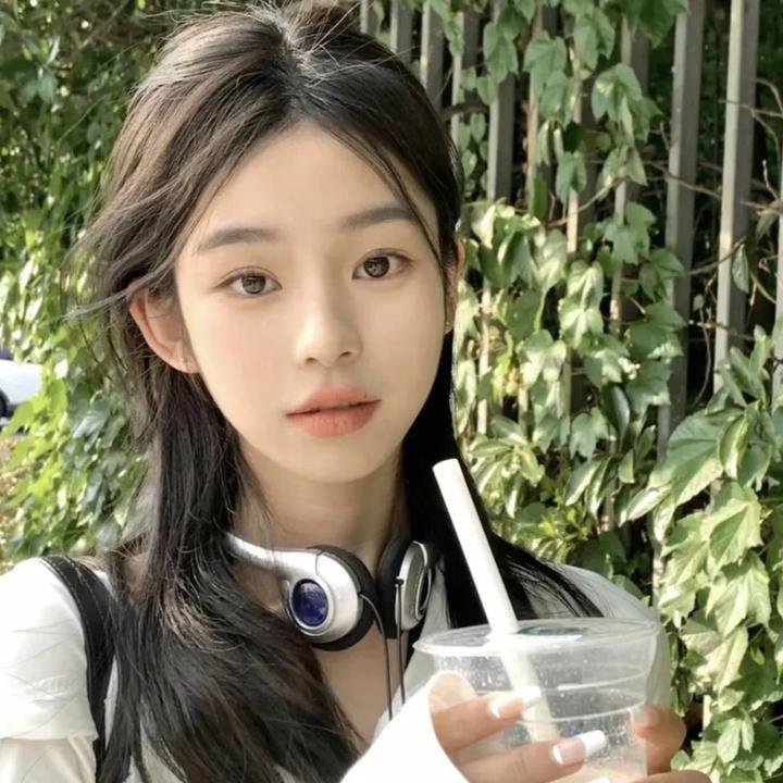 她不当女主很多年